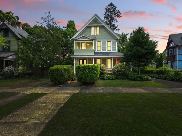 163 Thompson St, Springfield, MA 01109