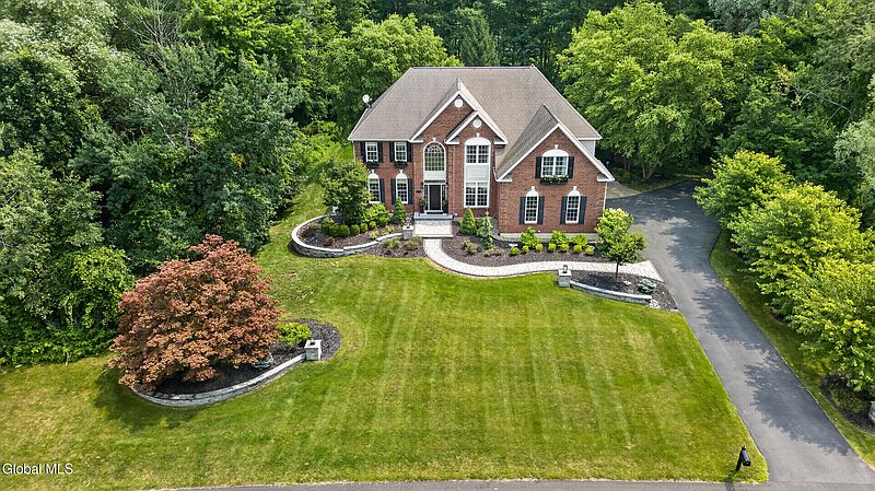 4th image of 5 Caraway Court