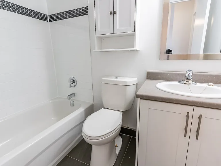 411 Duplex Ave — Photo 9