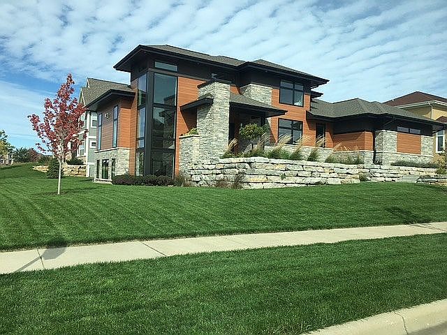 2nd image of 1419 W Lake Rd