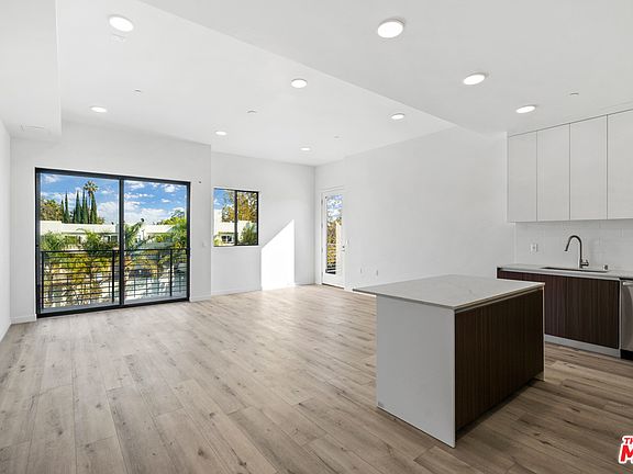 2nd image of 4707 Fulton Ave #302