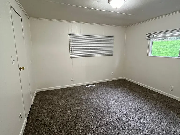 4550 SW 5th Ave — Photo 36