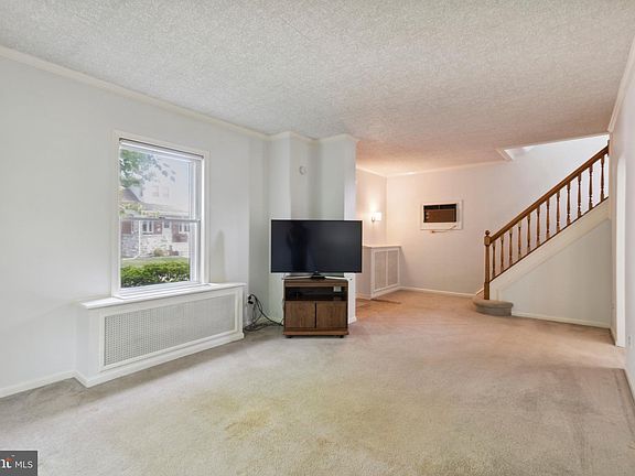 3rd image of 4400 School Ln