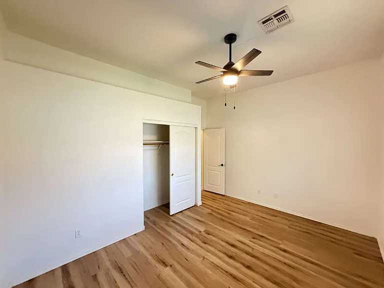 885 W Aloe Pl — Photo 19