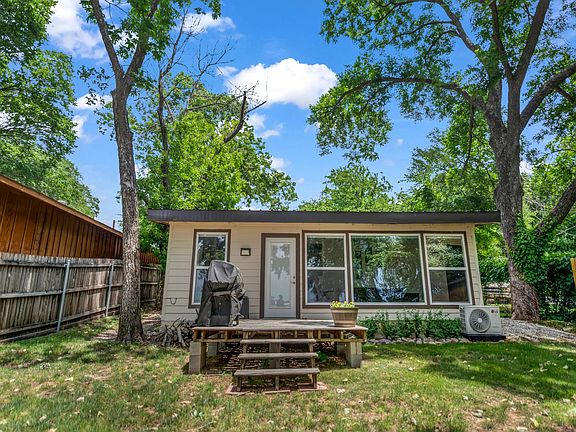 2nd image of 1011 E Lake Dr