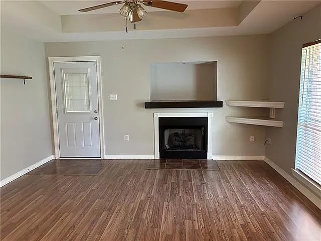105 S Gate Dr — Photo 3