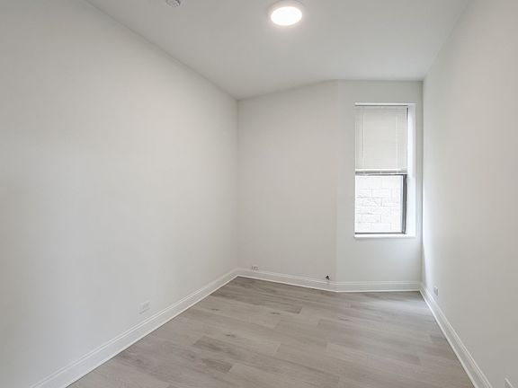 2nd image of 4832 N Winthrop Ave #3M