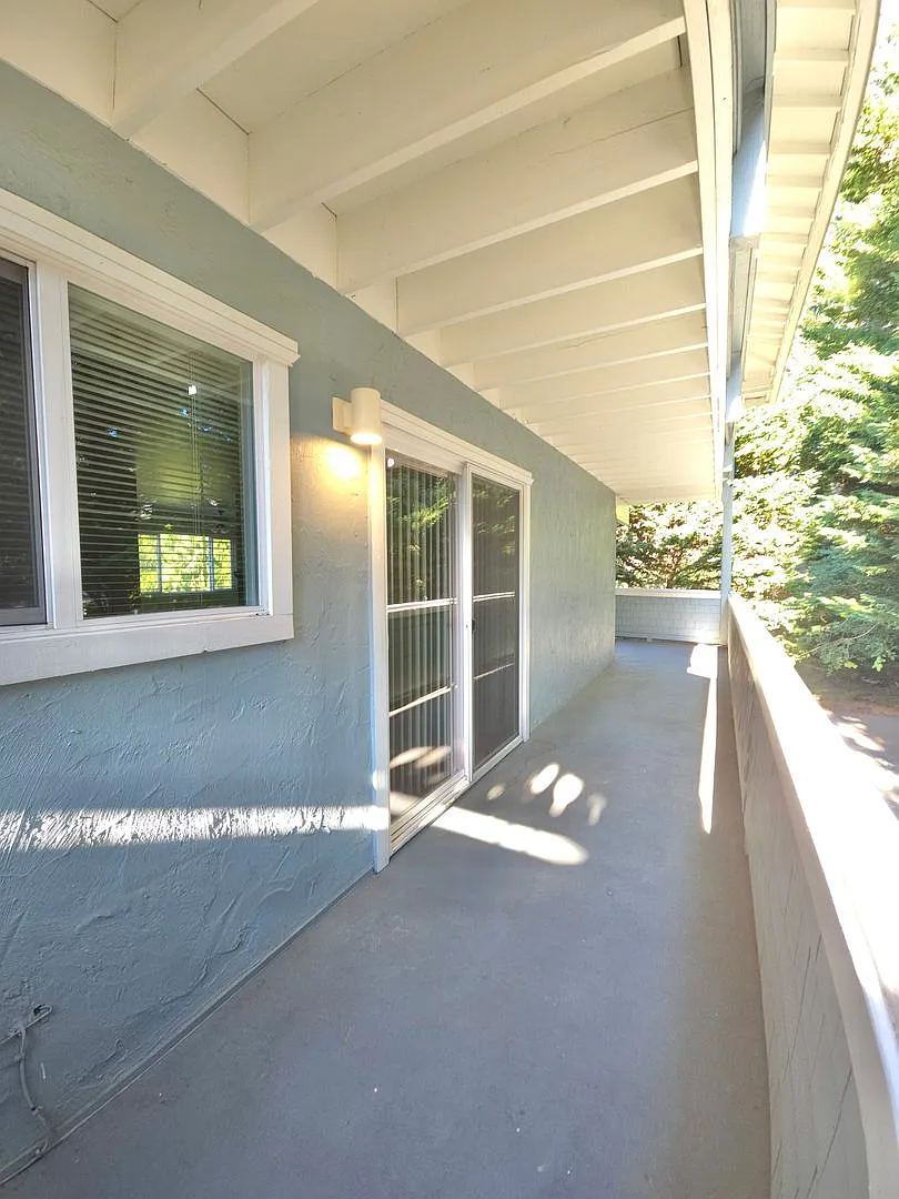 650 Ericksen Avenue NE — Photo 3