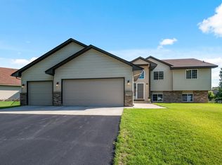 7950 Highland Dr, Lino Lakes, MN 55014