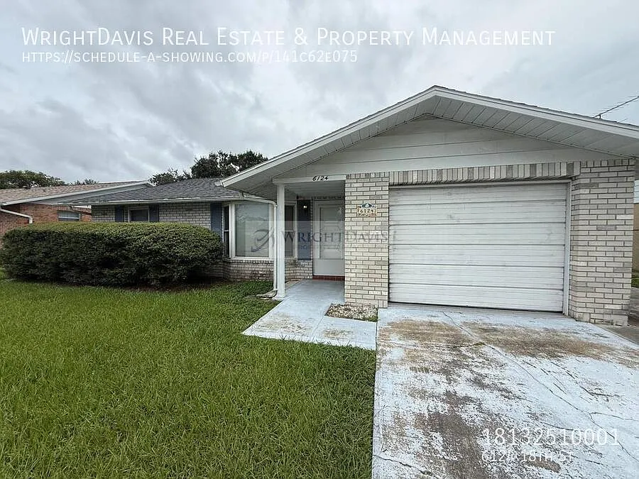 Charming 2/2 Home with Garage, Florida Room & Screened-In Porch — Photo 2