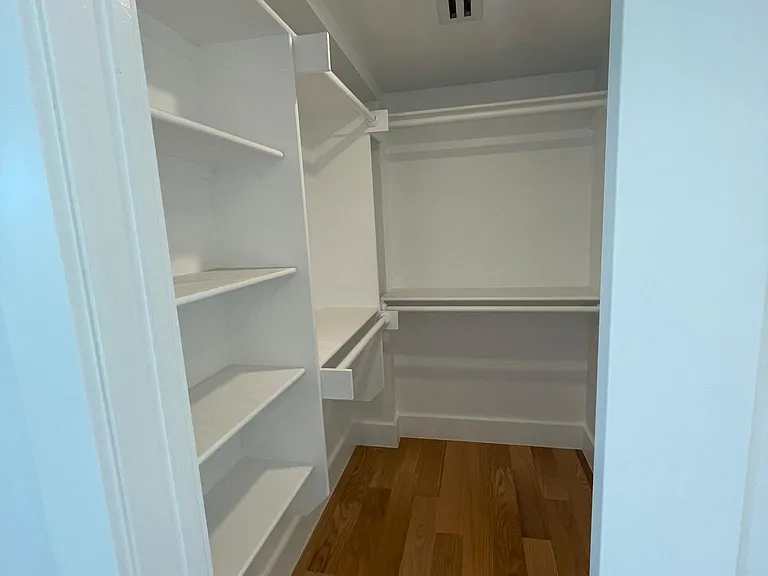 31 Heathrow Ln — Photo 25