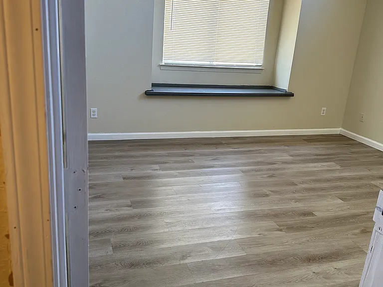 5085 W Kadota Ave — Photo 5
