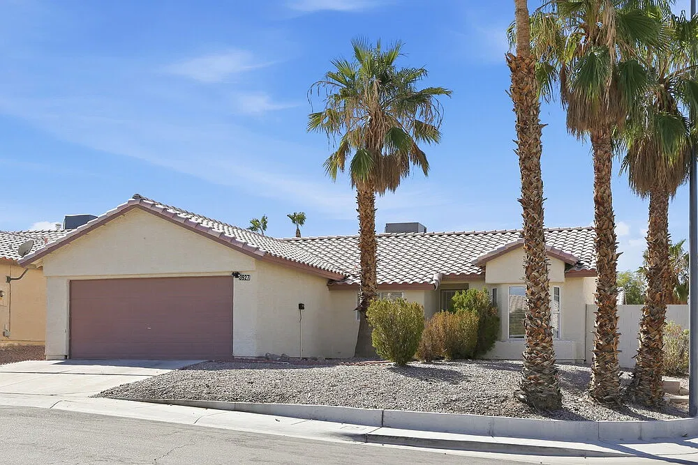 3 bed, 2.0 bath, 1208 sqft, $1,960 — Photo 3
