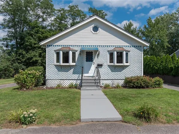 10 Elmhurst St, Warwick, RI 02889
