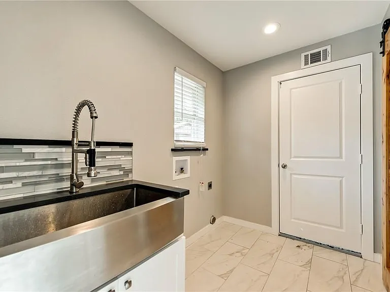 10216 Carry Back Cir — Photo 11