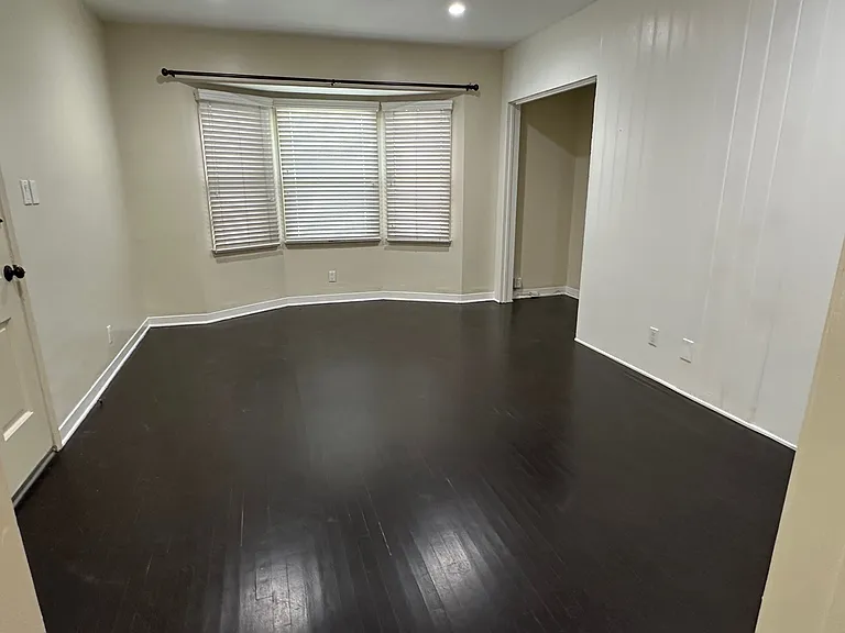 4296 Tujunga Ave — Photo 10