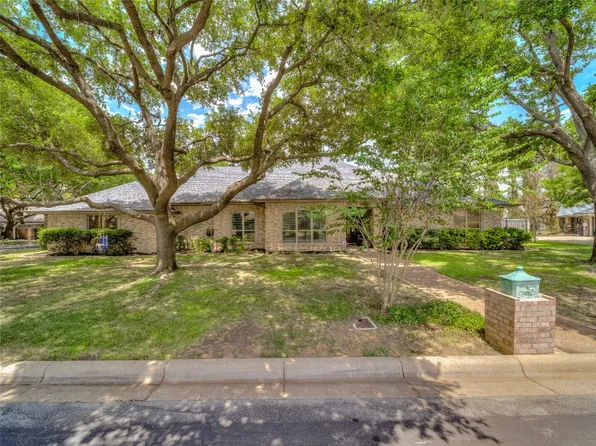 6704 Cool Meadow Dr, Fort Worth, TX 76132