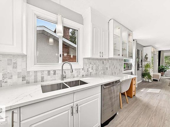 5th image of 83 Lorraine Cres