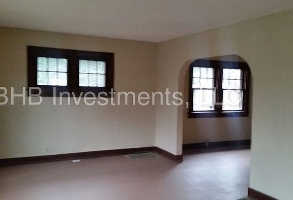 3rd image of 1026 N Goodlet Ave