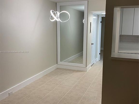 5th image of 227 Oakridge N #227