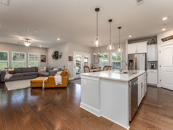 5th image of 542 Mildenhall Ln