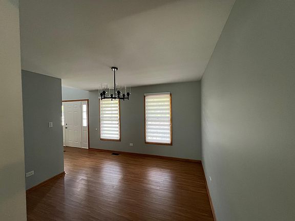 4th image of 3250 Longford Dr