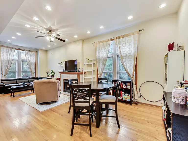 733 N Hoyne Ave #1 — Photo 8