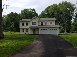 35 Banfield Ln, Bloomfield, CT 06002