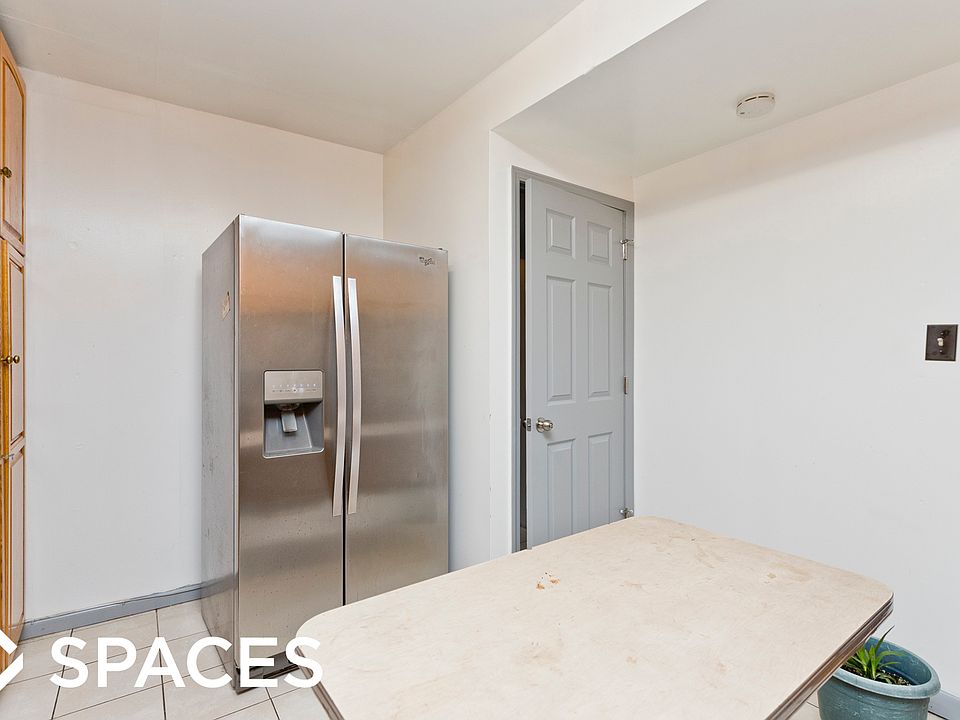1st image of 3414 N Leavitt St #1