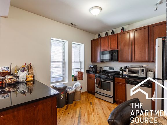 4th image of 1706 W Greenleaf Ave #1