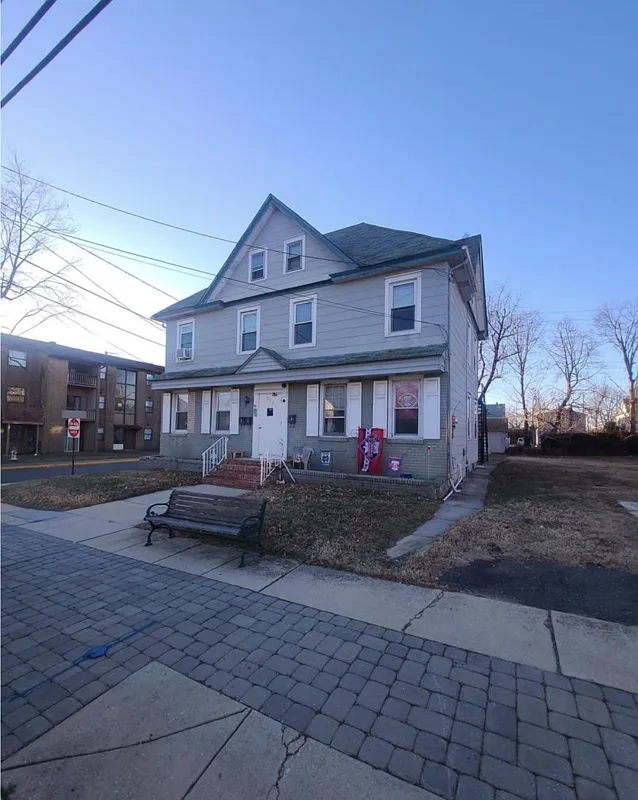 2 bed, 1.0 bath, $1,650 — Photo 1