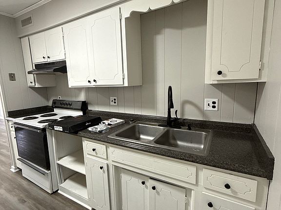 4th image of 207 Highland St APT 1