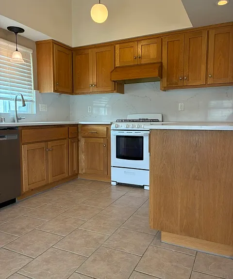2028 Ayala St — Photo 17
