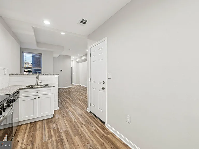 750 Reservoir St #B — Photo 14