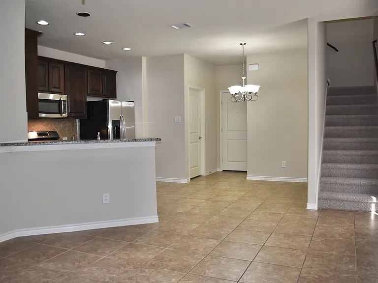 4916 Stray Creek Ln — Photo 6