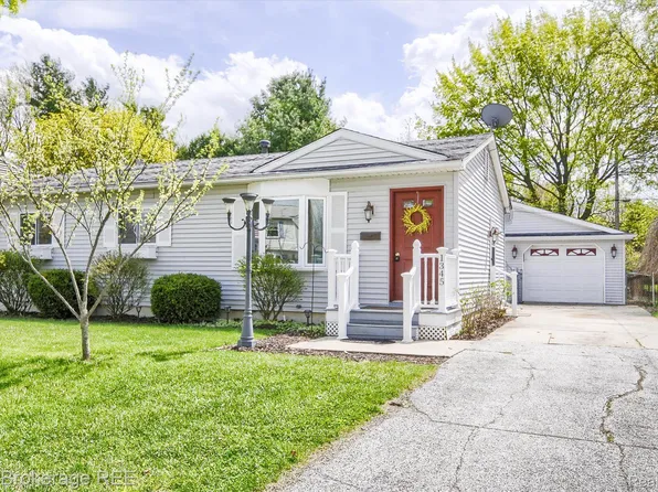 1345 2nd St, Lapeer, MI 48446