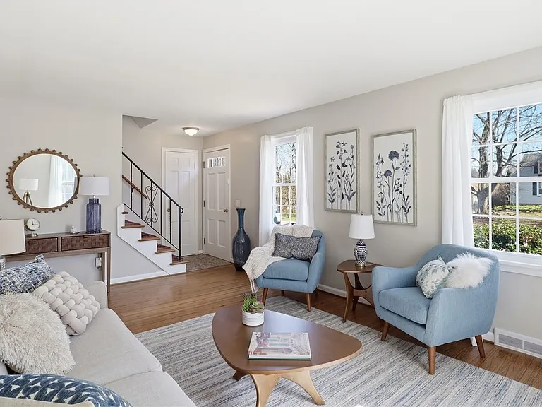 37 Oakmount Dr — Photo 3