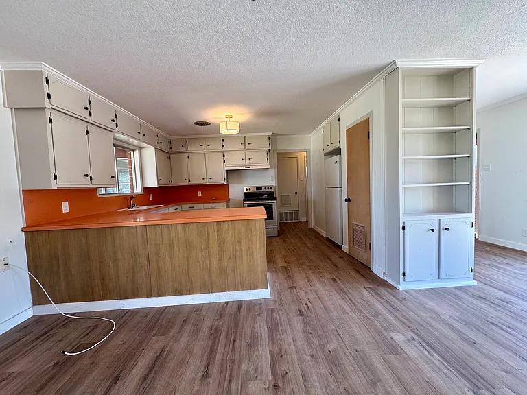 910 S Harrison St — Photo 23