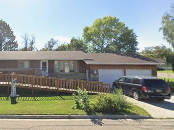211 3rd St NW, Rugby, ND 58368