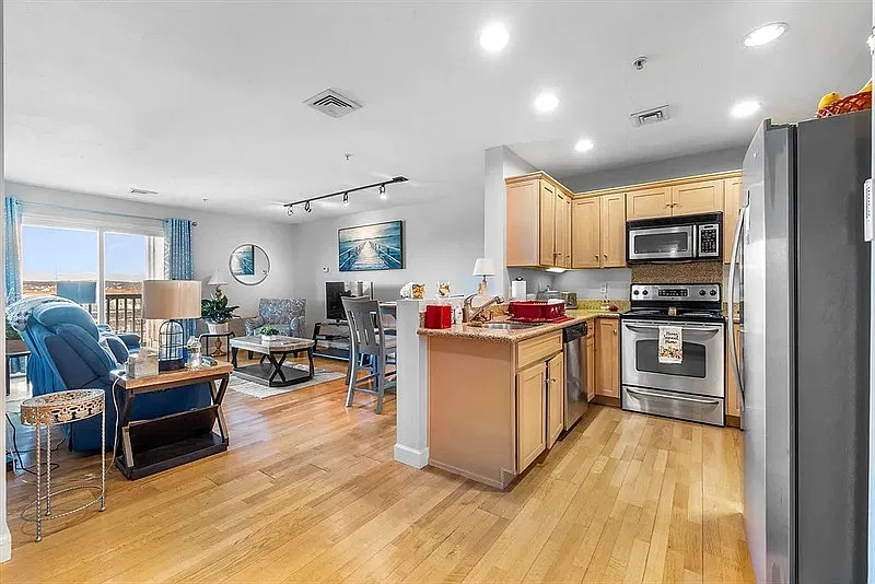 1 bed, 1.0 bath, 757 sqft, $1,650 — Photo 3