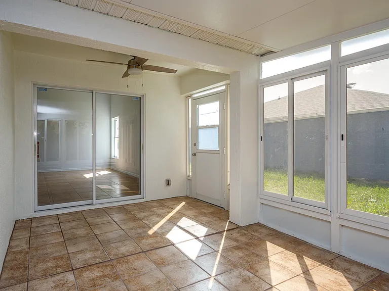 412 Meridian St — Photo 5