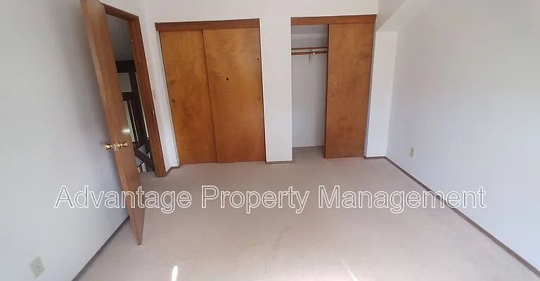 1831 NW Grant Cir — Photo 5
