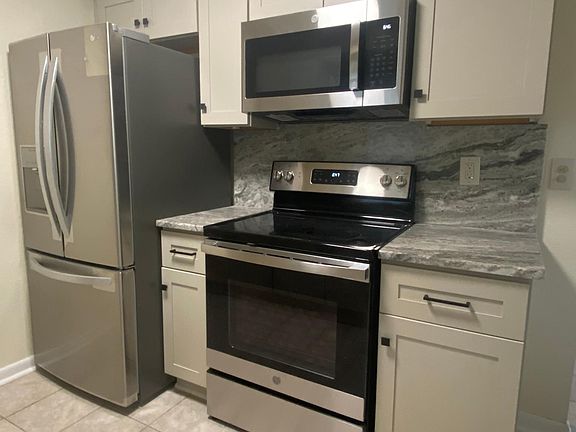 4th image of 300 Mystic Lake Dr N