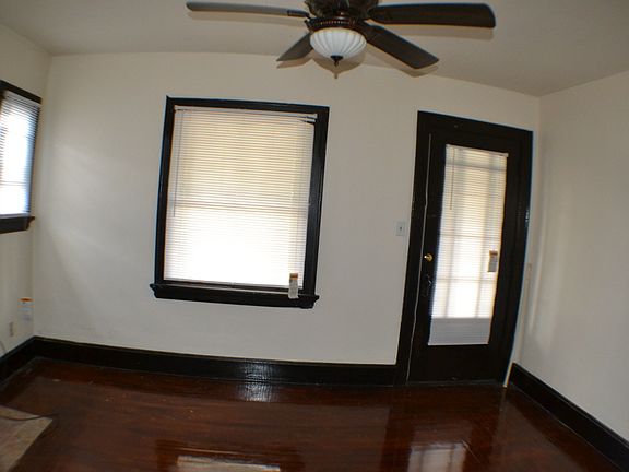 4th image of 5711 Warren Ave #2