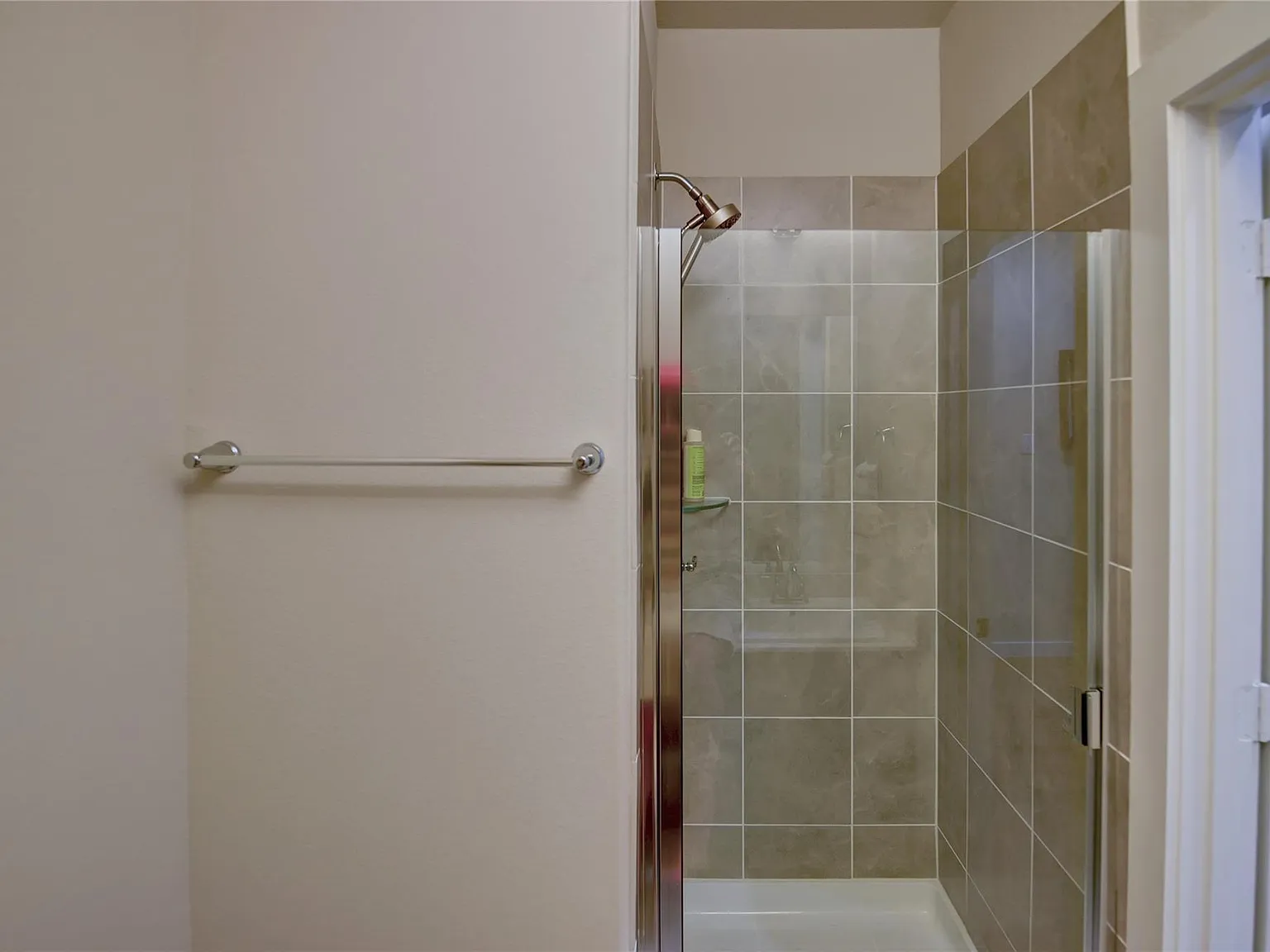 4 bed, 2193 sqft, $2,900 — Photo 4