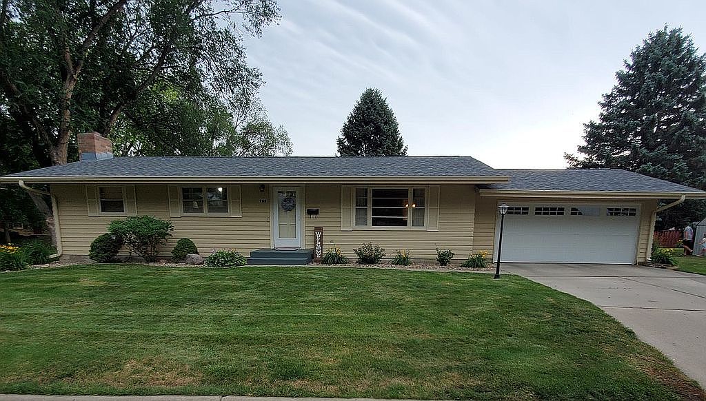 703 Valley Rd, Yankton, SD 57078 Zillow