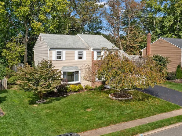 537 Trappe Ln, Langhorne, PA 19047