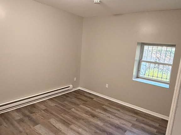3rd image of 10 Taft St #B1
