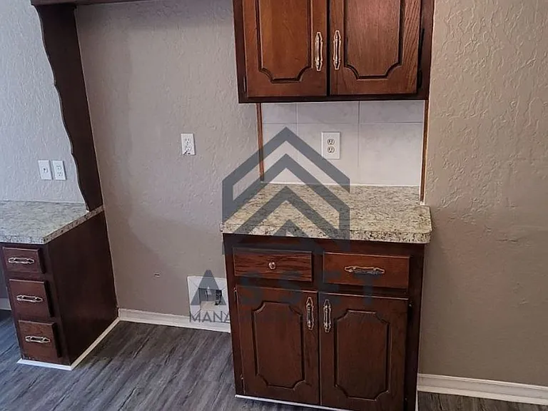 7217 Edenborough Dr — Photo 10