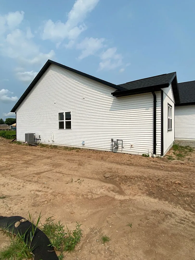 3 bedroom 2 bath newly built duplex for rent available now — Photo 3